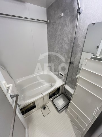 バス・シャワールーム　コンフォリア・リヴ博労町一丁目Q　浴室