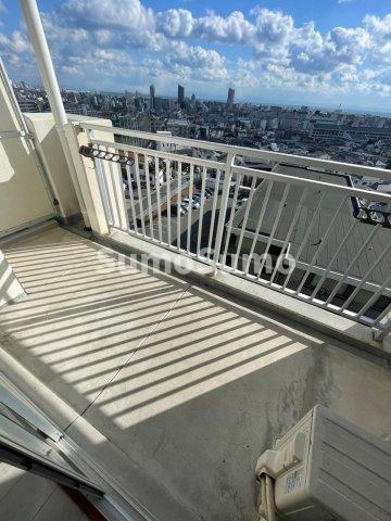 バルコニー　開放的で明るい空間を演出してくれるバルコニーです