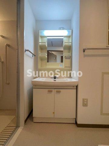 洗面設備　使いやすい洗面所です