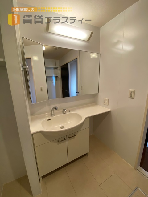 洗面設備　広々使いやすい洗面台です。