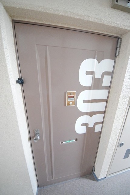 玄関　写真は３０３号室