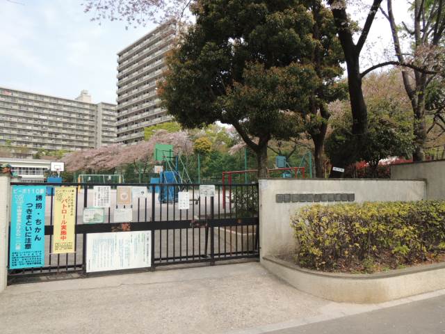 小学校　緑小学校（小学校）まで320m