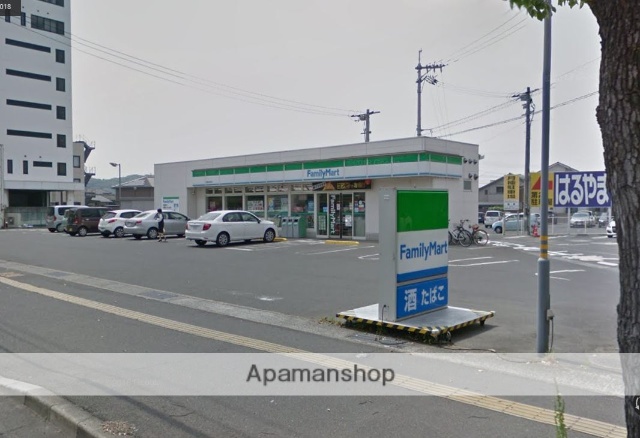 コンビニ　ファミリーマート（コンビニ）まで261m