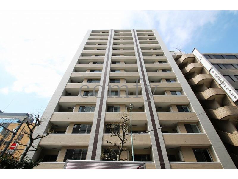 建物外観　タイル貼りの重厚感のある外観