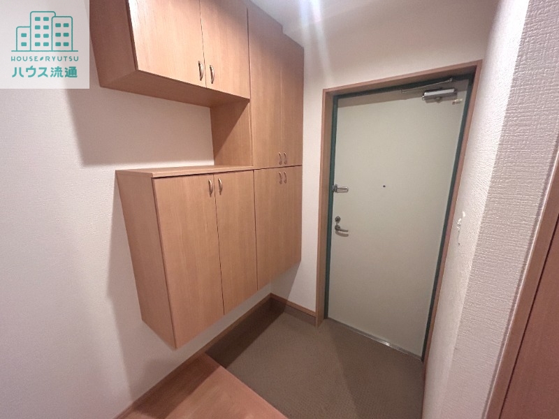 玄関　※写真は別号室