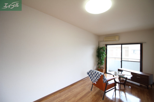 居室・リビング　同タイプのお部屋の写真です