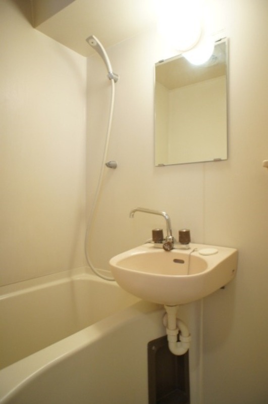 バス・シャワールーム　図面と現状に相違がある場合には現状を優先