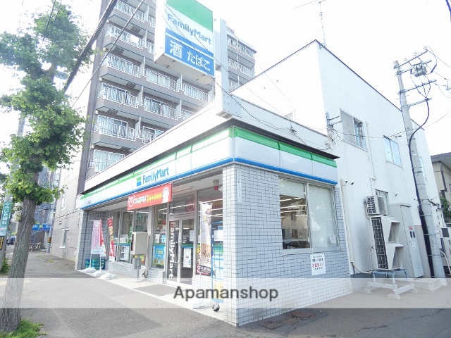 コンビニ　ファミリーマート（コンビニ）まで244m