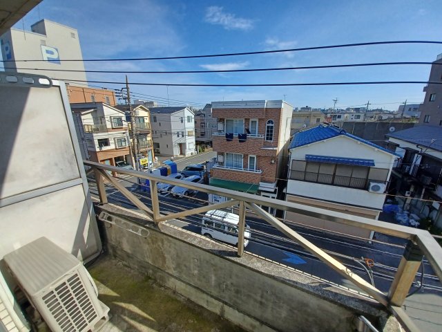 バルコニー　開放的で明るい空間を演出してくれるバルコニーです