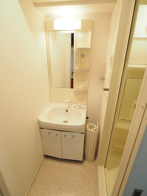 洗面設備　脱衣所あり。洗面独立で便利です。