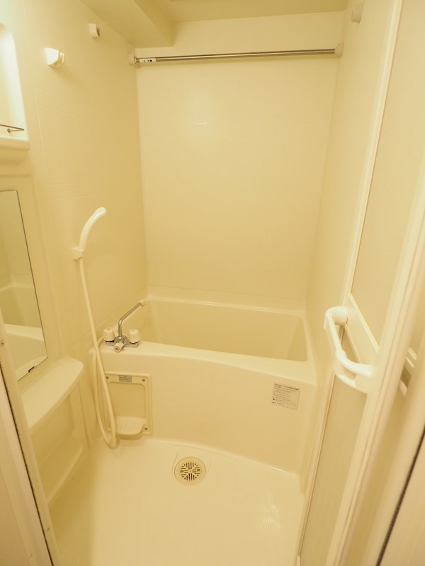 バス・シャワールーム　浴室乾燥機付き。