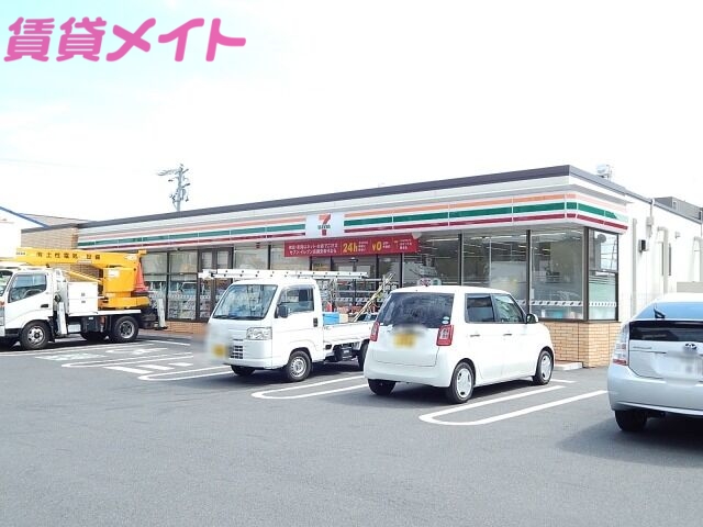 コンビニ　セブンイレブン鈴鹿道伯町店（コンビニ）まで209m