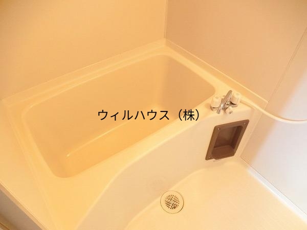 バス・シャワールーム　キレイにリフォームされています！