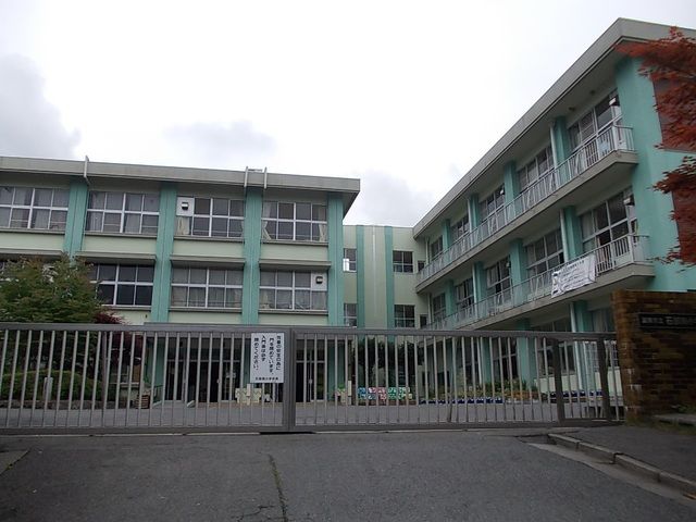 小学校　湖南市立石部南小学校（小学校）まで1300m