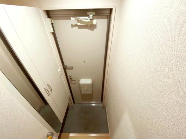 玄関　☆シューズボックスも付いています☆