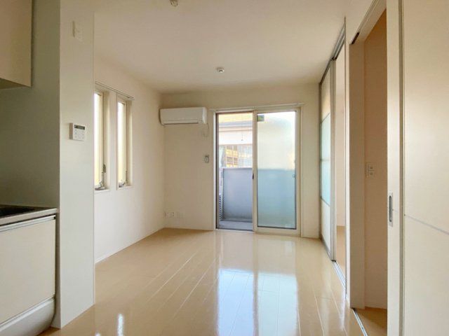 居室・リビング　☆明るい居間☆