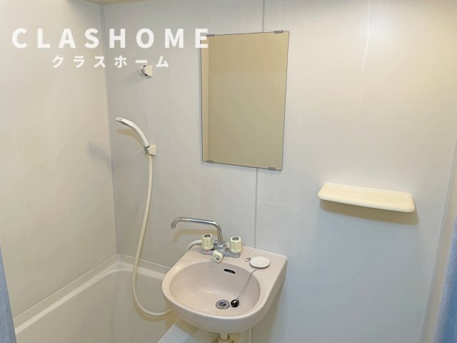 洗面設備　同物件の別部屋になります。