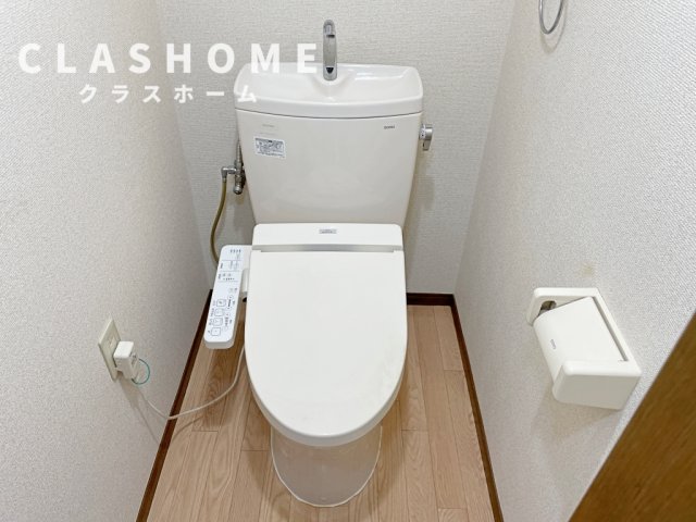 トイレ　同物件の別部屋になります。