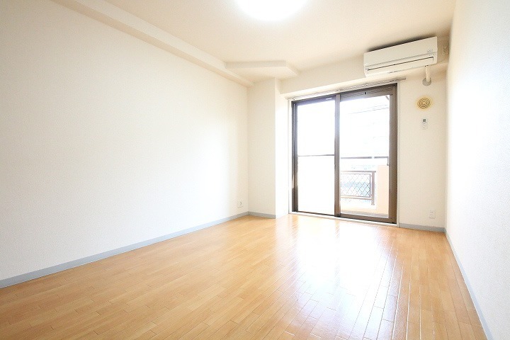 居室・リビング　開放感のあるゆったりとしたお部屋です♪