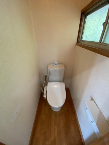 トイレ　温水洗浄便座がついています！