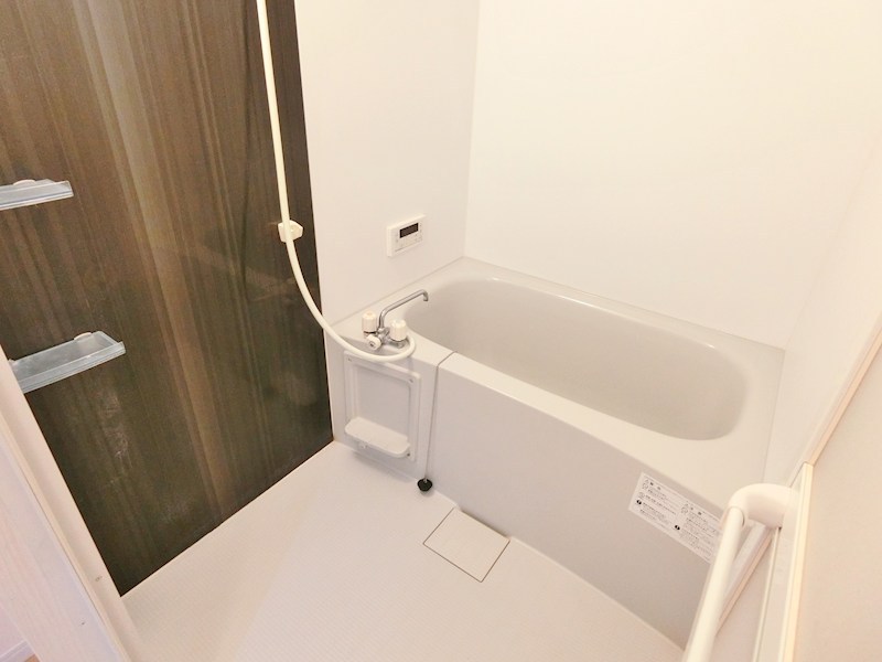 バス・シャワールーム　※同棟同型反転の内観写真です、現状優先となります。