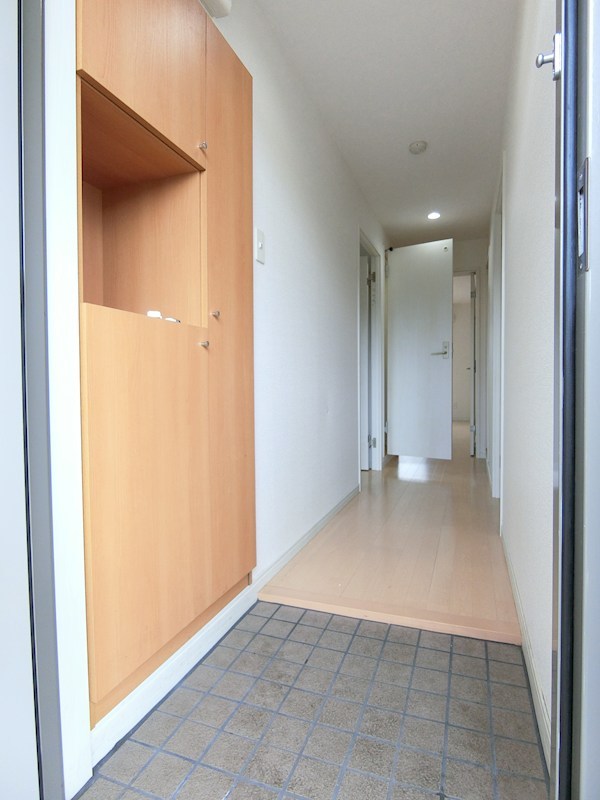 玄関　※同棟同型反転の内観写真です、現状優先となります。