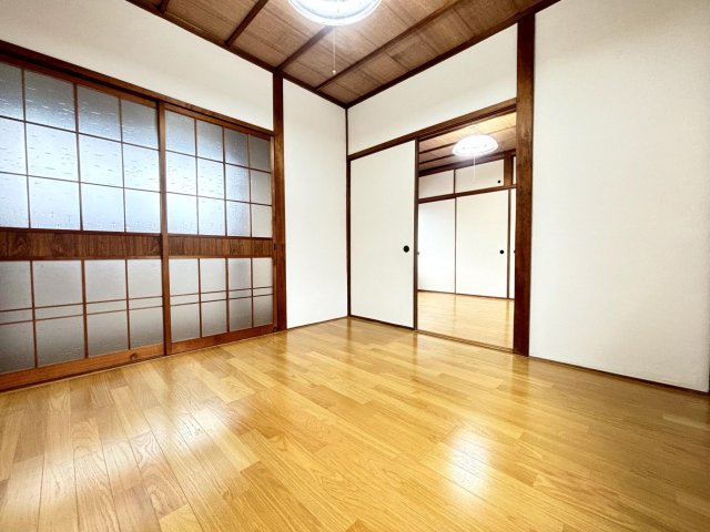 収納　2階洋室4.5錠、収納もあり、ベランダにも出られます