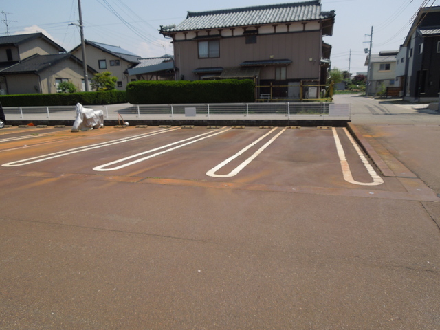 駐車場　縦列区画です