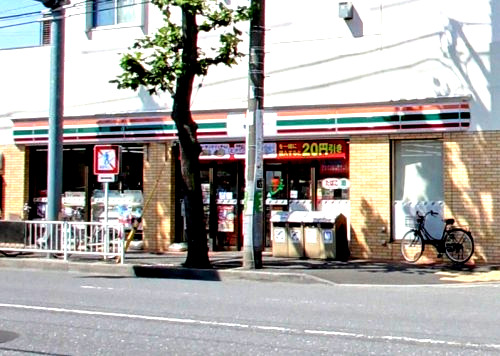 コンビニ　セブンイレブン（コンビニ）まで586m