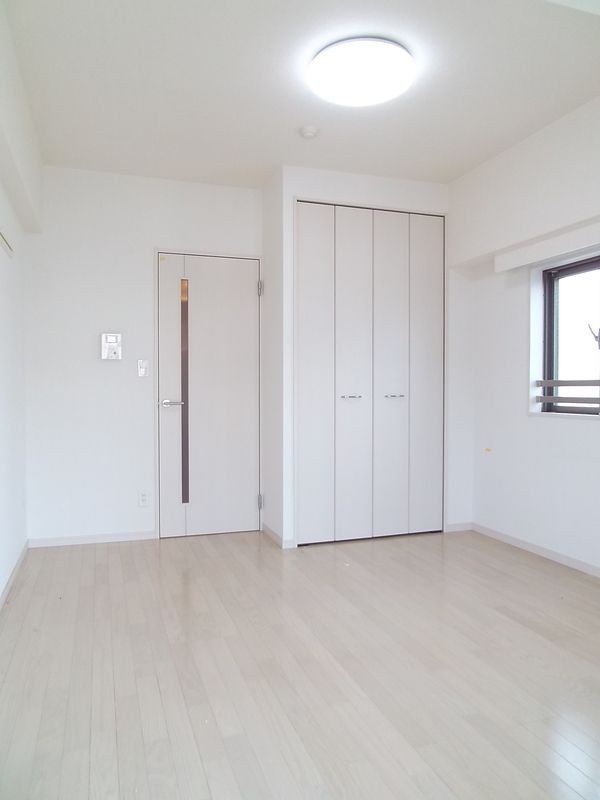 居室・リビング　☆明るい洋室☆