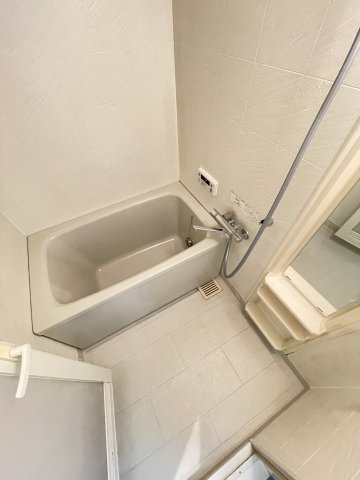 バス・シャワールーム　浴室乾燥機付きで便利です！