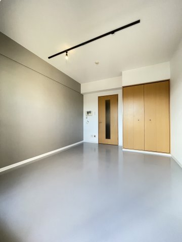 居室・リビング　エアコン付きで快適に過ごせます♪