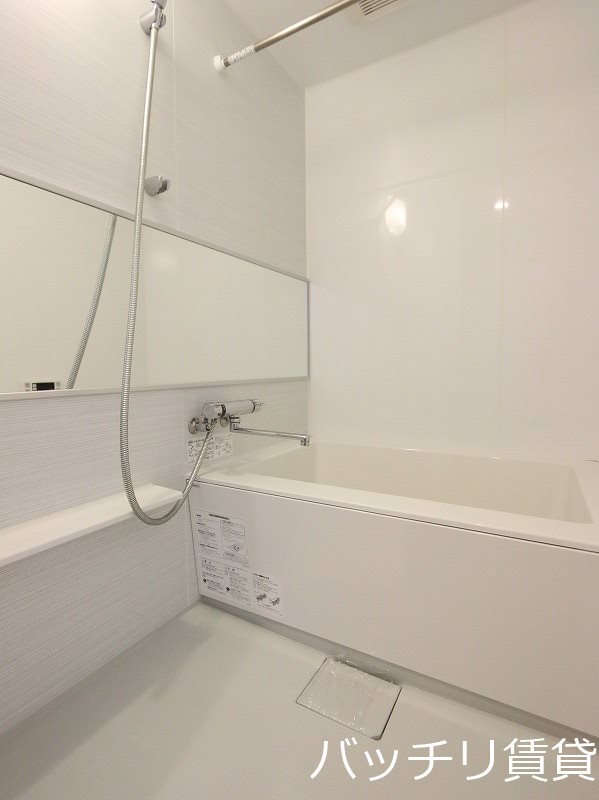 バス・シャワールーム　別号室タイプの為、現状を優先致します。