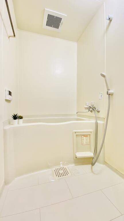 バス・シャワールーム　広めの浴室です！