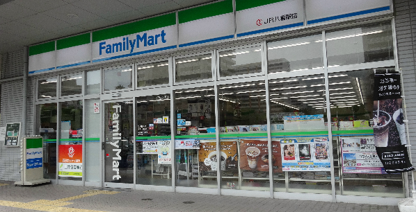 コンビニ　【ファミリーマートＪＲ八幡駅店】（コンビニ）まで185m