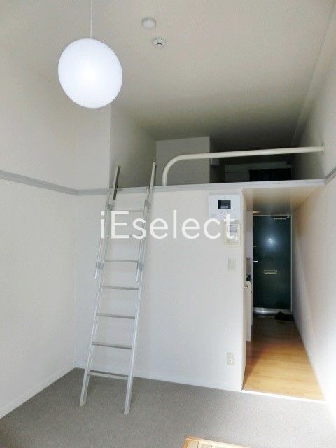 その他部屋・スペース　バルコニーからの洋室です。