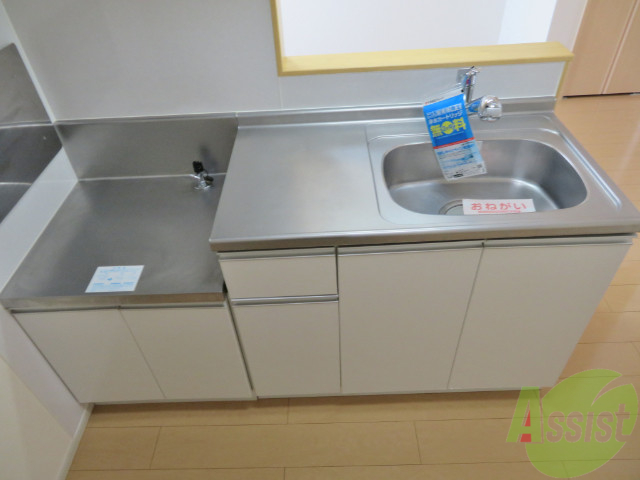 キッチン　こちらも広めのキッチンです。広く使えるのはありがたいですね