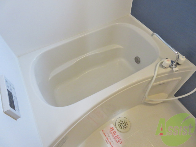 バス・シャワールーム　追い炊き機能が付いております。いつでも温かいお風呂に入れます