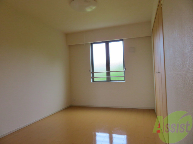 その他部屋・スペース　こちら洋室となっています。こちらに寝室はいかがでしょうか。