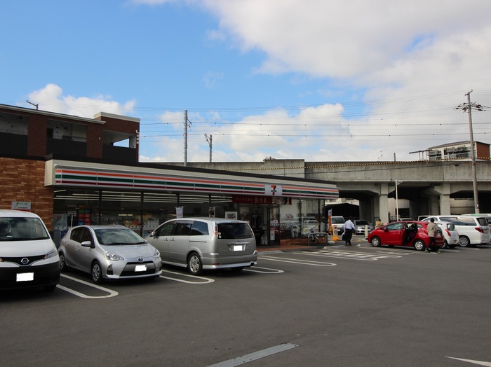 コンビニ　セブンイレブン（コンビニ）まで250m