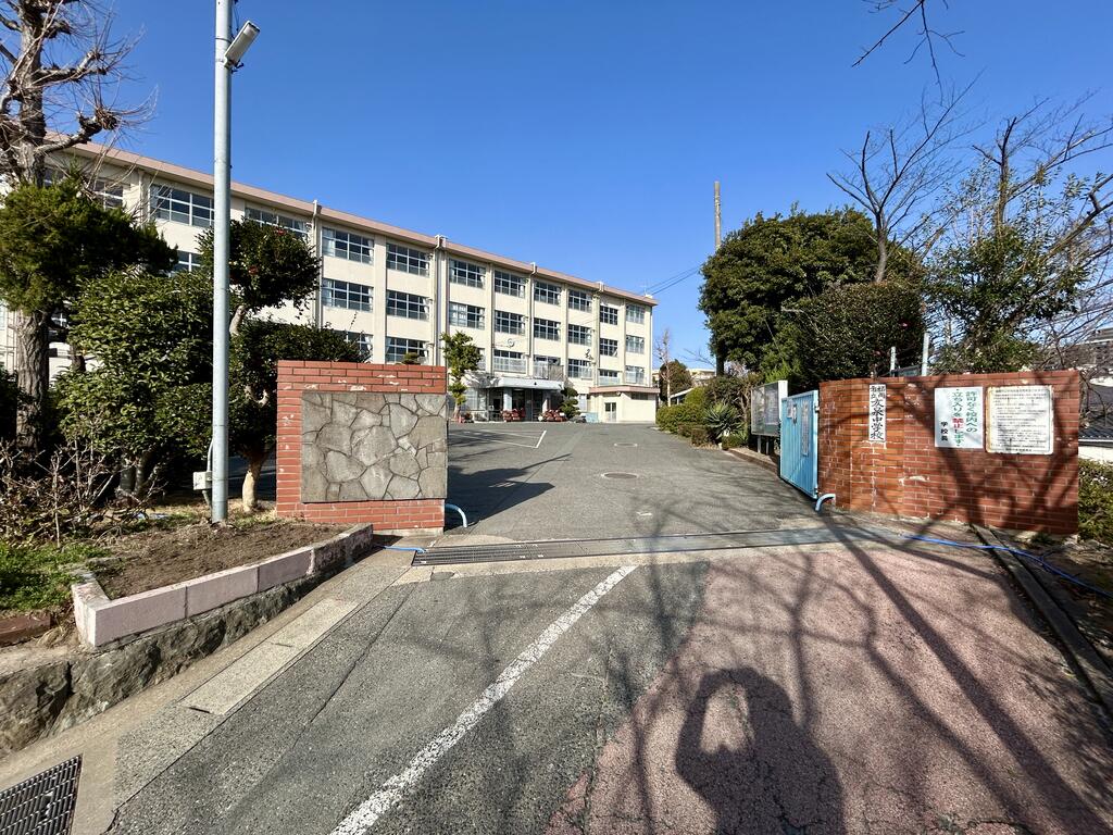 中学校　友泉中学校（中学校）まで850m
