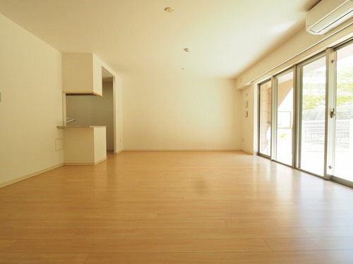 居室・リビング　約15.1帖のリビングダイニング