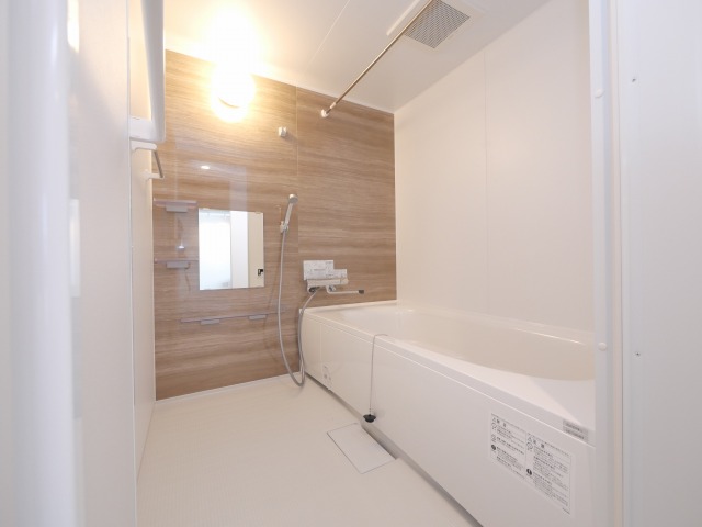 バス・シャワールーム　コンパクトで使いやすいお風呂です