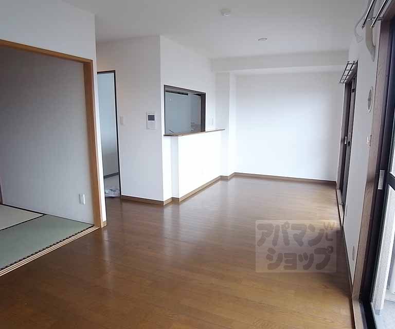 キッチン　リビングスペースです。