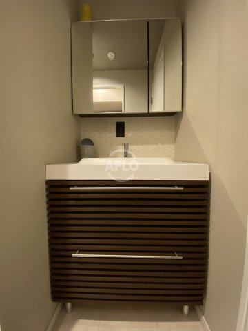 洗面設備　サンネクテール天満橋　独立洗面化粧台