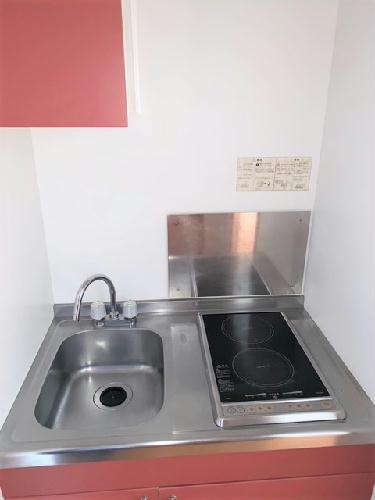 キッチン　現況優先。設備・仕様は現地と異なる場合あります。