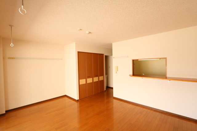 居室・リビング　☆広さ１０帖のお部屋☆