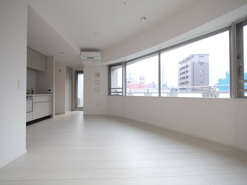 バルコニー　ＬＤＫ15.3帖　一面窓付（換気良好）