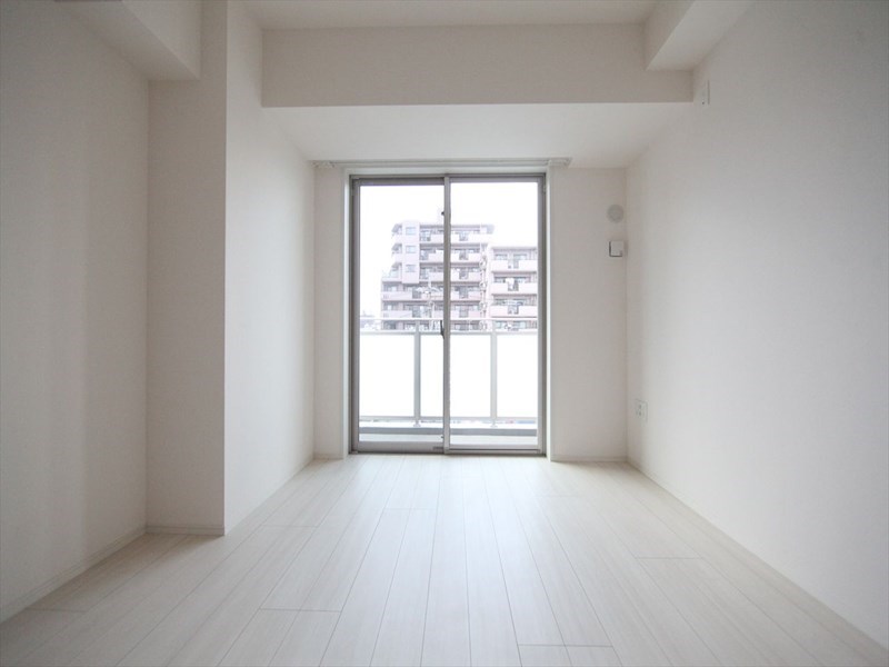 その他　洋室8.1帖　ウォークインクローゼット付（収納充実してます）