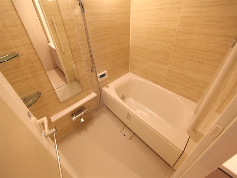 バス・シャワールーム　追い焚き　浴室暖房乾燥機付　24時間換気機能付バスルーム